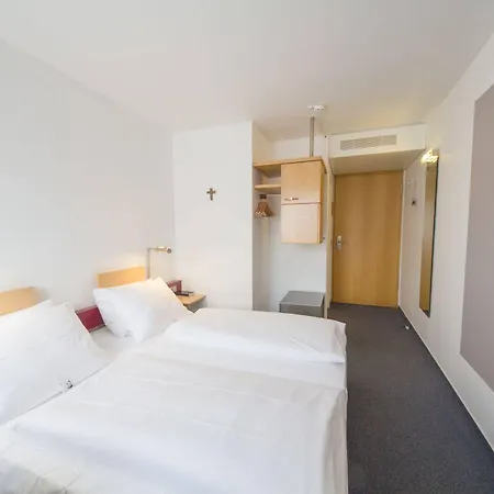 Stadthotel Hotel 3*